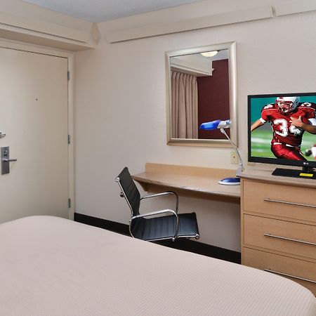 Hotel Super 8 By Wyndham Deerfield - Northbrook Zewnętrze zdjęcie