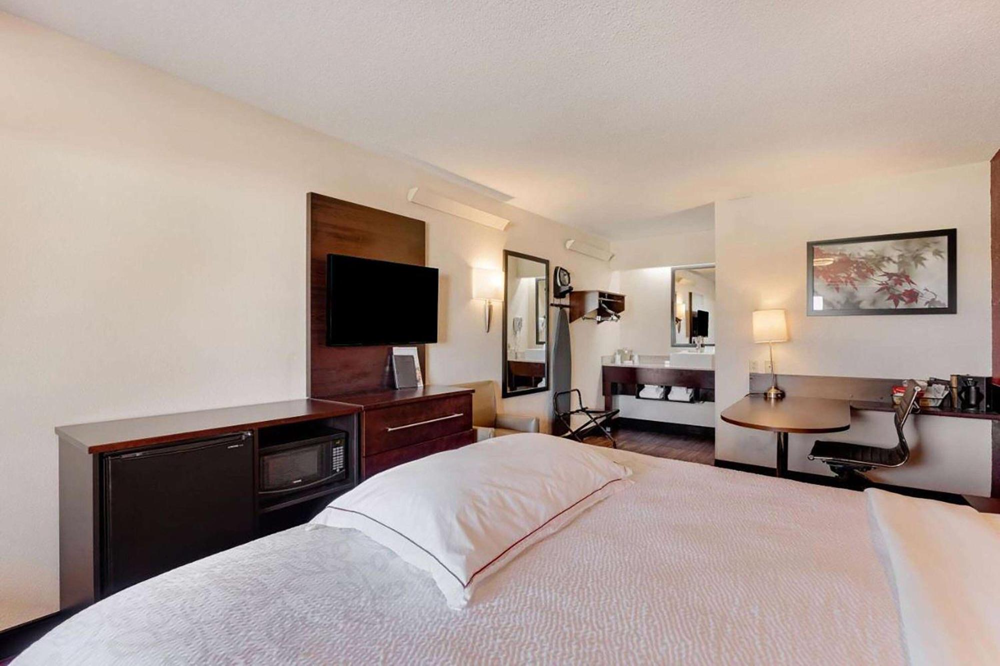 Hotel Super 8 By Wyndham Deerfield - Northbrook Zewnętrze zdjęcie