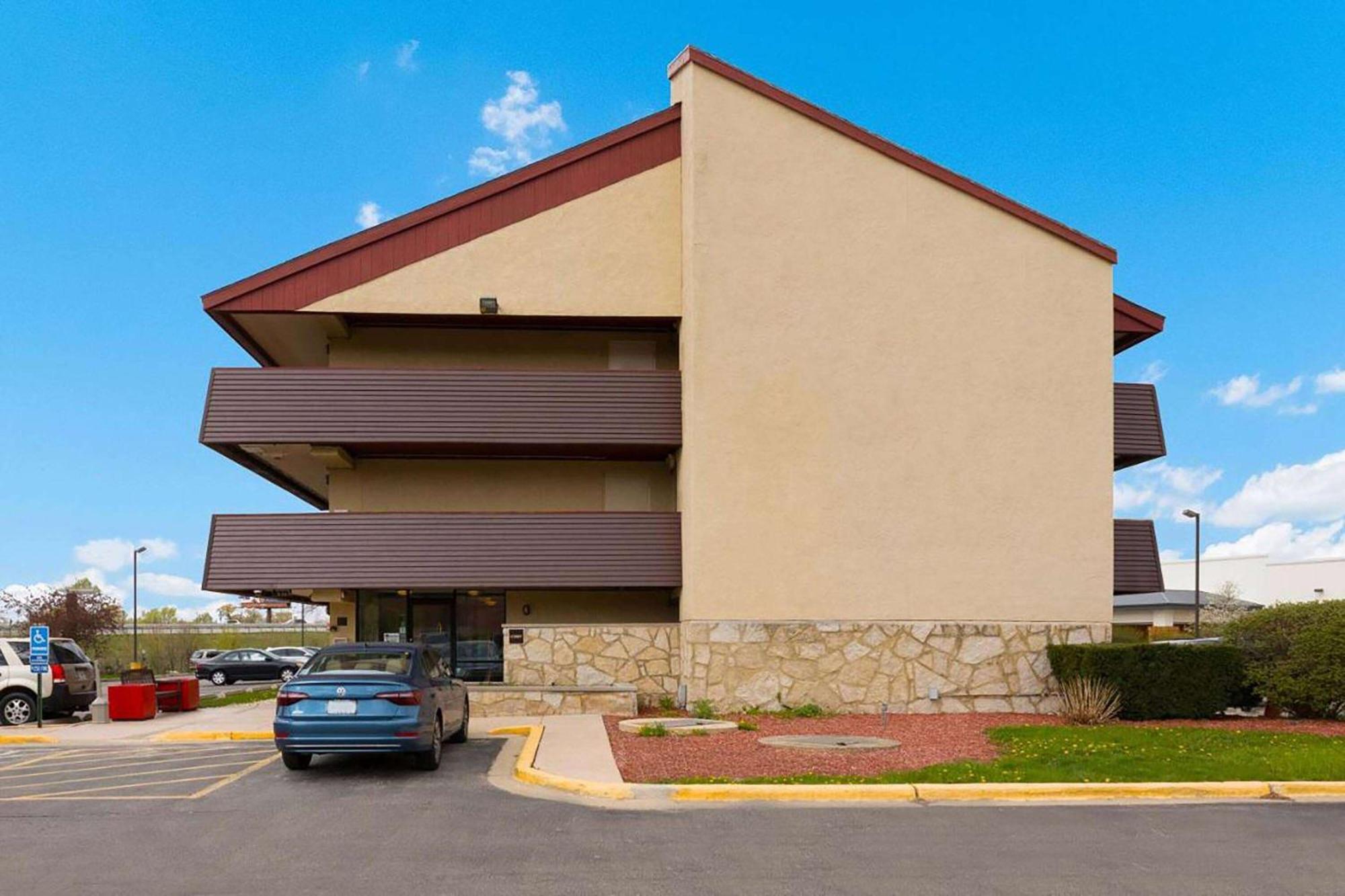 Hotel Super 8 By Wyndham Deerfield - Northbrook Zewnętrze zdjęcie